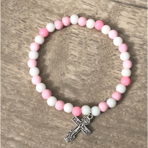 Stretch rosary bracelet handmade with pink and white round beads - Picture 5 of 5